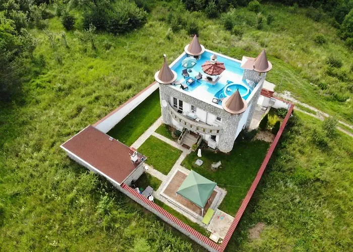 замък никола Feriehus Shtarkelovo Gnezdo