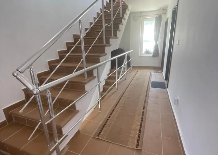 замък никола Feriehus Shtarkelovo Gnezdo