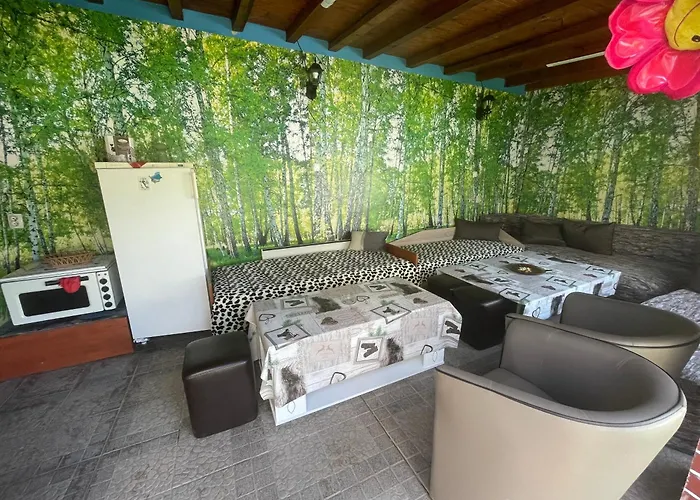 замък никола * Shtarkelovo Gnezdo